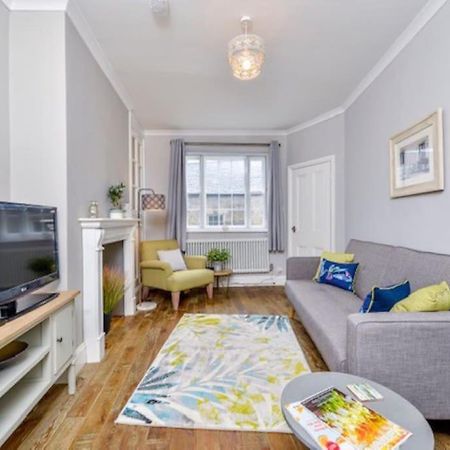 Victorian Townhouse - Stamford Centre - 2 Big Bedrooms, Living Room Kitchen Etc Tastefully Decorated エクステリア 写真