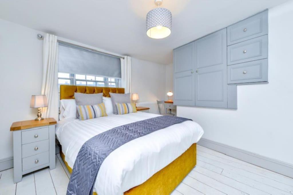 Victorian Townhouse - Stamford Centre - 2 Big Bedrooms, Living Room Kitchen Etc Tastefully Decorated エクステリア 写真