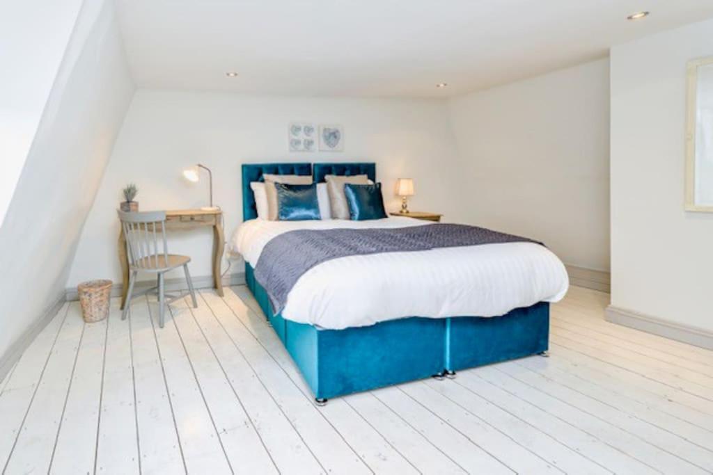 Victorian Townhouse - Stamford Centre - 2 Big Bedrooms, Living Room Kitchen Etc Tastefully Decorated エクステリア 写真